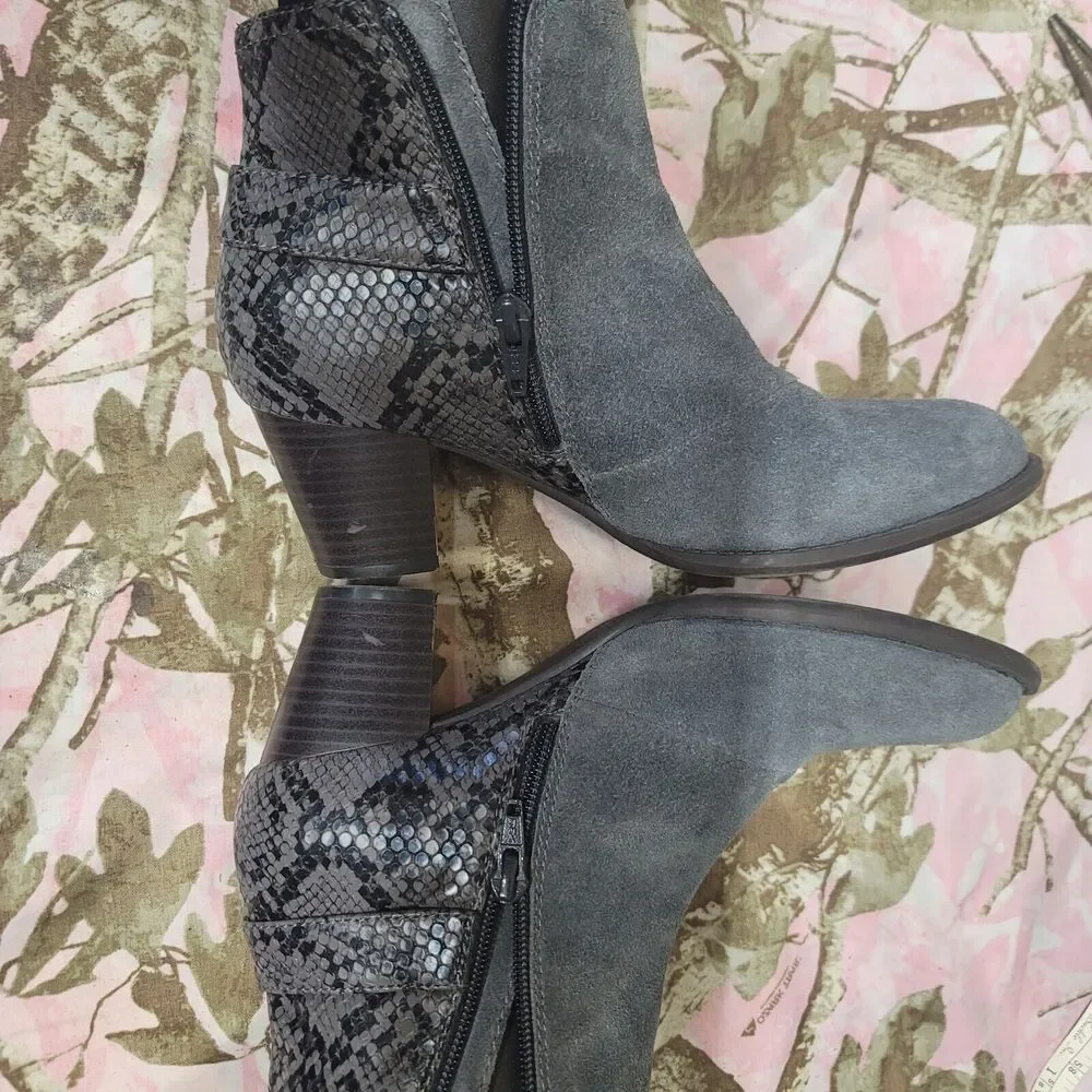 Vionic Naomi Snake Gray Suede Ankle Boot Womens Size 6.5